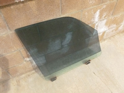 1998 Ford Expedition XLT - Door Window Glass, Front Left2